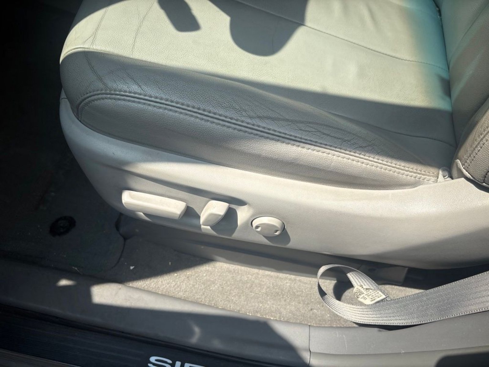 Used 2013 Toyota Sienna XLE FWD image 12