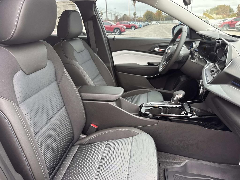 New 2026 Chevrolet Trax LT w/ Sunroof Package image 11