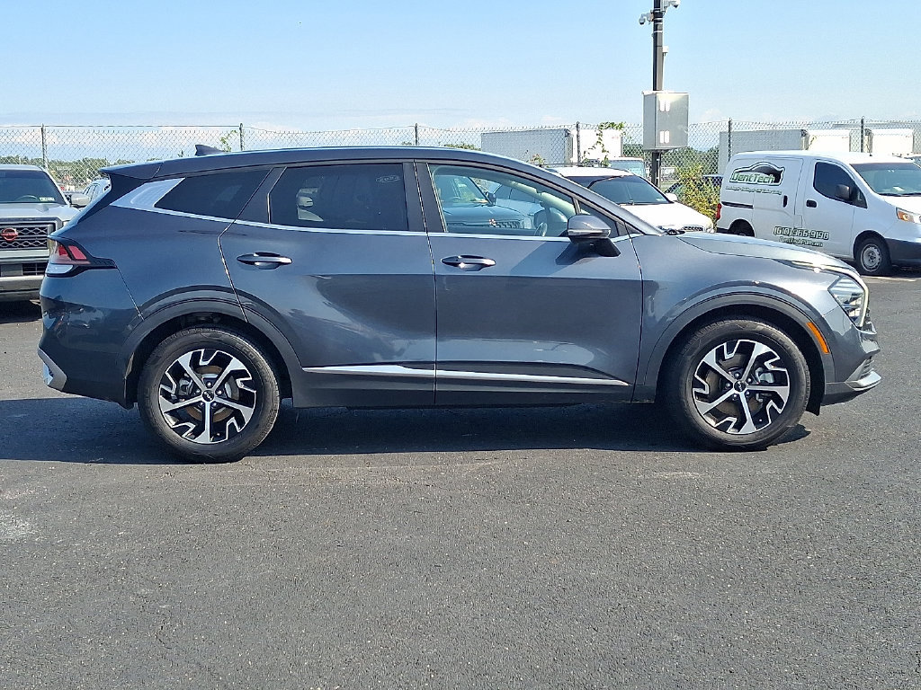 Used 2024 Kia Sportage EX FWD image 7