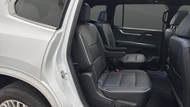 Used 2024 GMC Acadia Denali AWD/4WD image 24