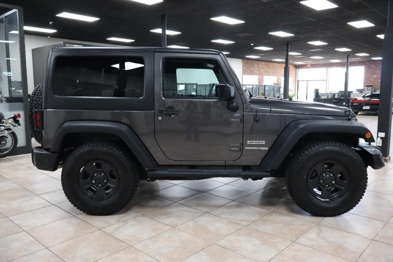 Used 2018 Jeep Wrangler Sport w/ Connectivity Group AWD/4WD image 7