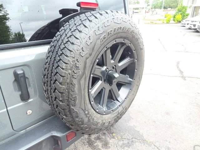 Used 2018 Jeep Wrangler Unlimited Sahara AWD/4WD image 30