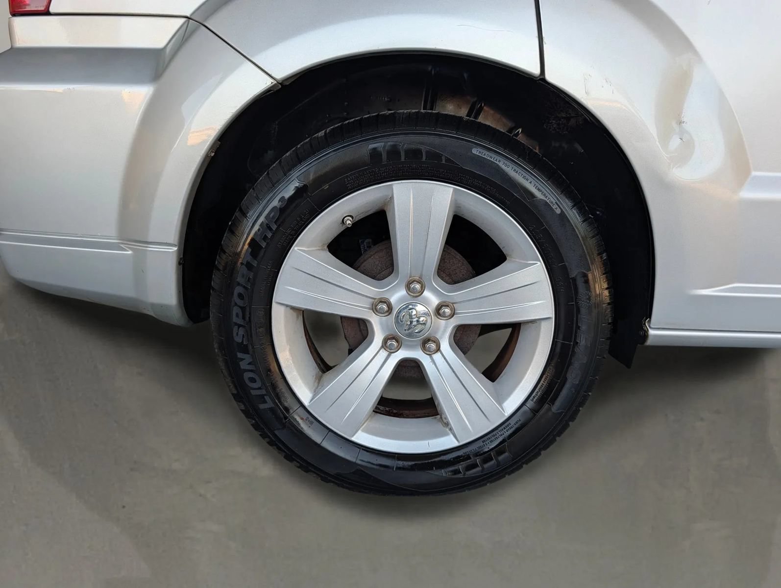 Used 2010 Dodge Caliber SXT FWD image 11