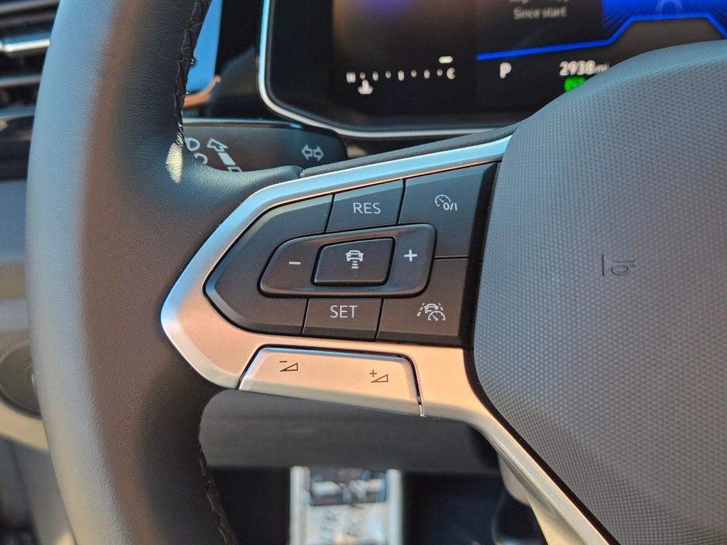 Certified 2025 Volkswagen Jetta Sport image 17