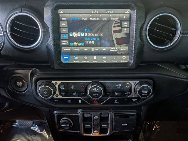 Used 2022 Jeep Wrangler Unlimited Sahara w/ Cold Weather Group AWD/4WD image 15