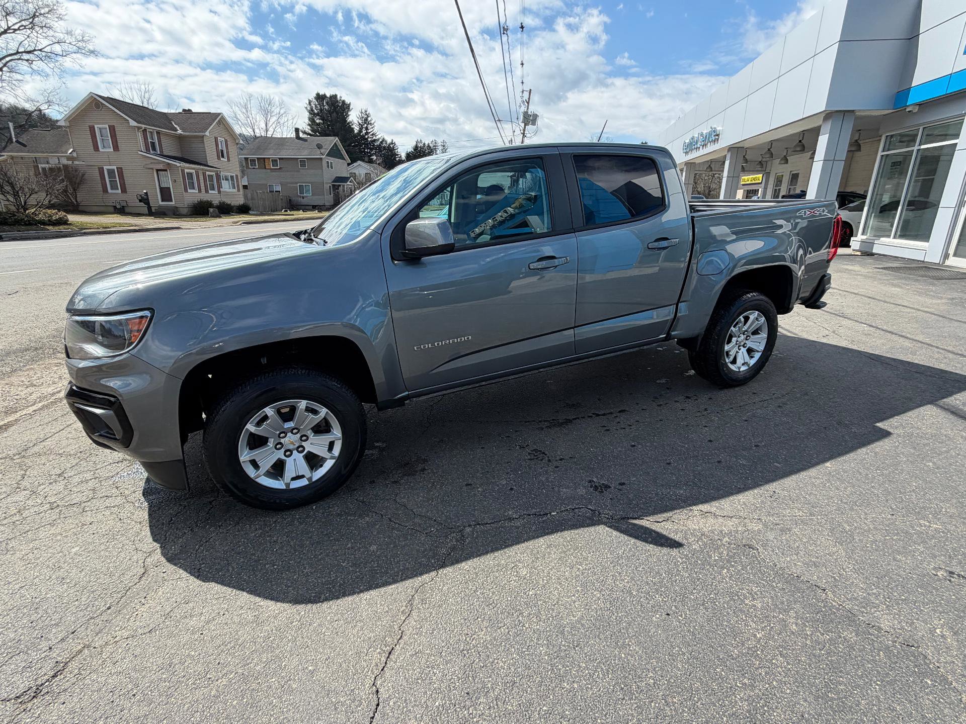 Used 2022 Chevrolet Colorado LT w/ LT Convenience Package image 4
