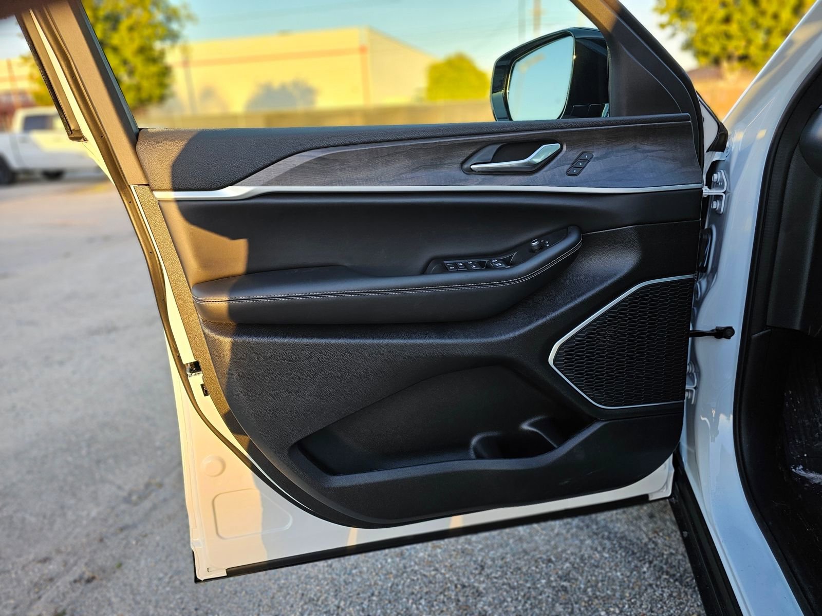 New 2026 Jeep Grand Cherokee L Limited image 19