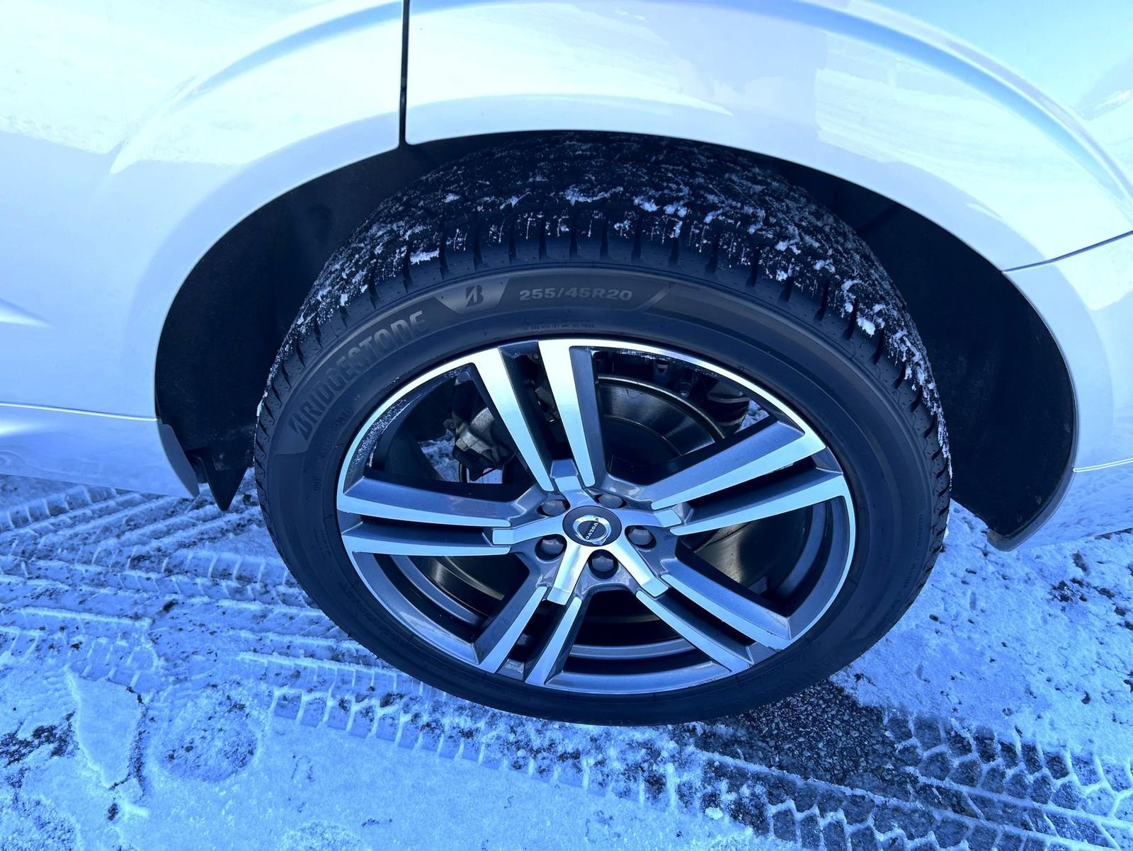 Used 2021 Volvo XC60 T5 Momentum image 22