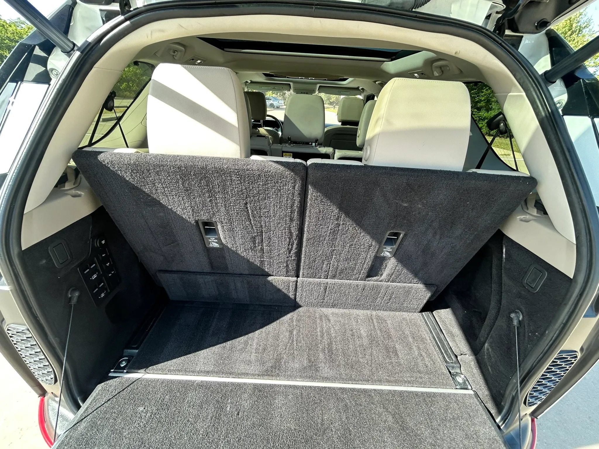Used 2018 Land Rover Discovery HSE AWD/4WD image 34