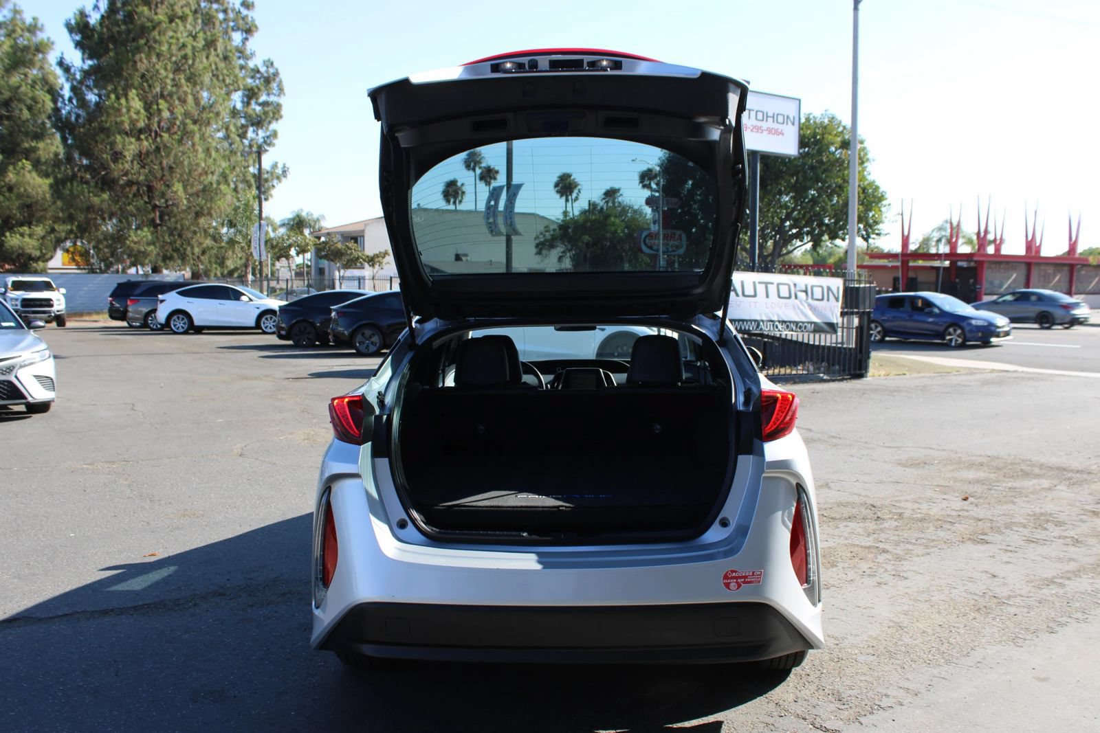 Used 2017 Toyota Prius Prime Premium w/ Preferred Accessory Package FWD image 33