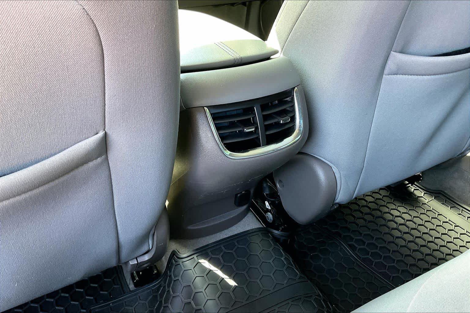 Used 2021 Chevrolet Malibu LT FWD image 33