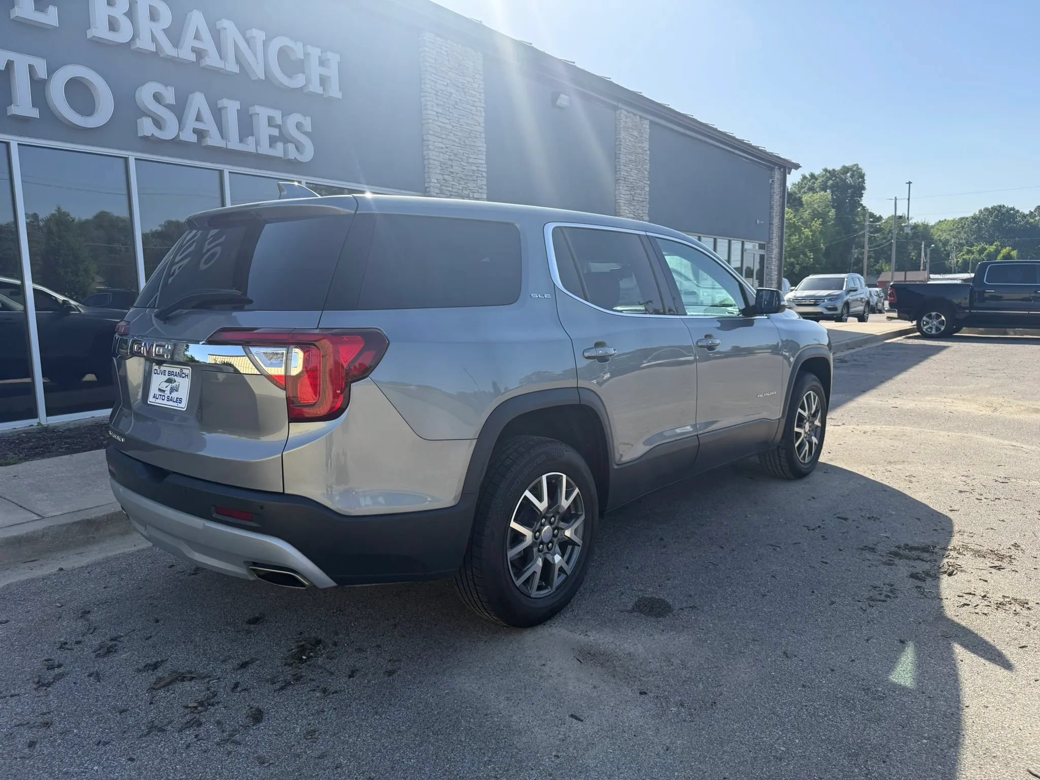 Used 2023 GMC Acadia SLE FWD image 7