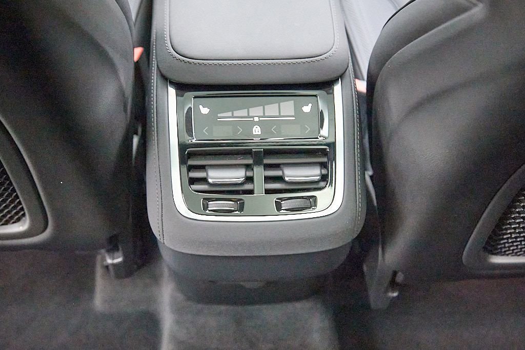 Used 2025 Volvo XC90 B6 Plus image 26