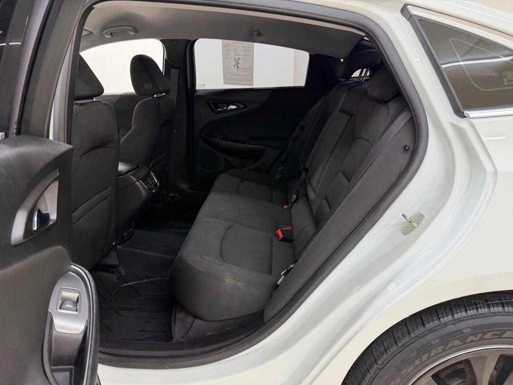 Used 2018 Chevrolet Malibu LT FWD image 15