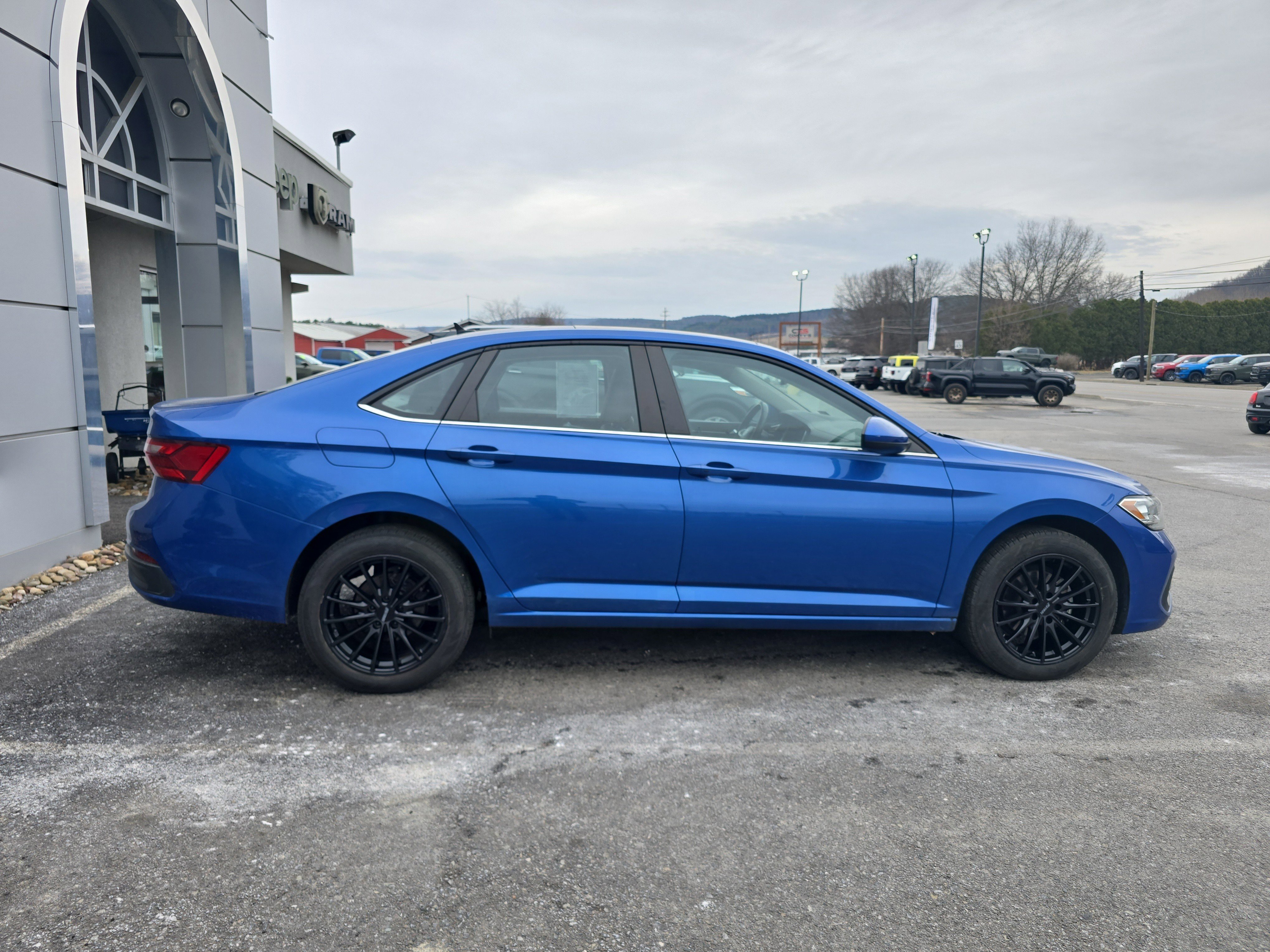 Used 2022 Volkswagen Jetta SE FWD video 2