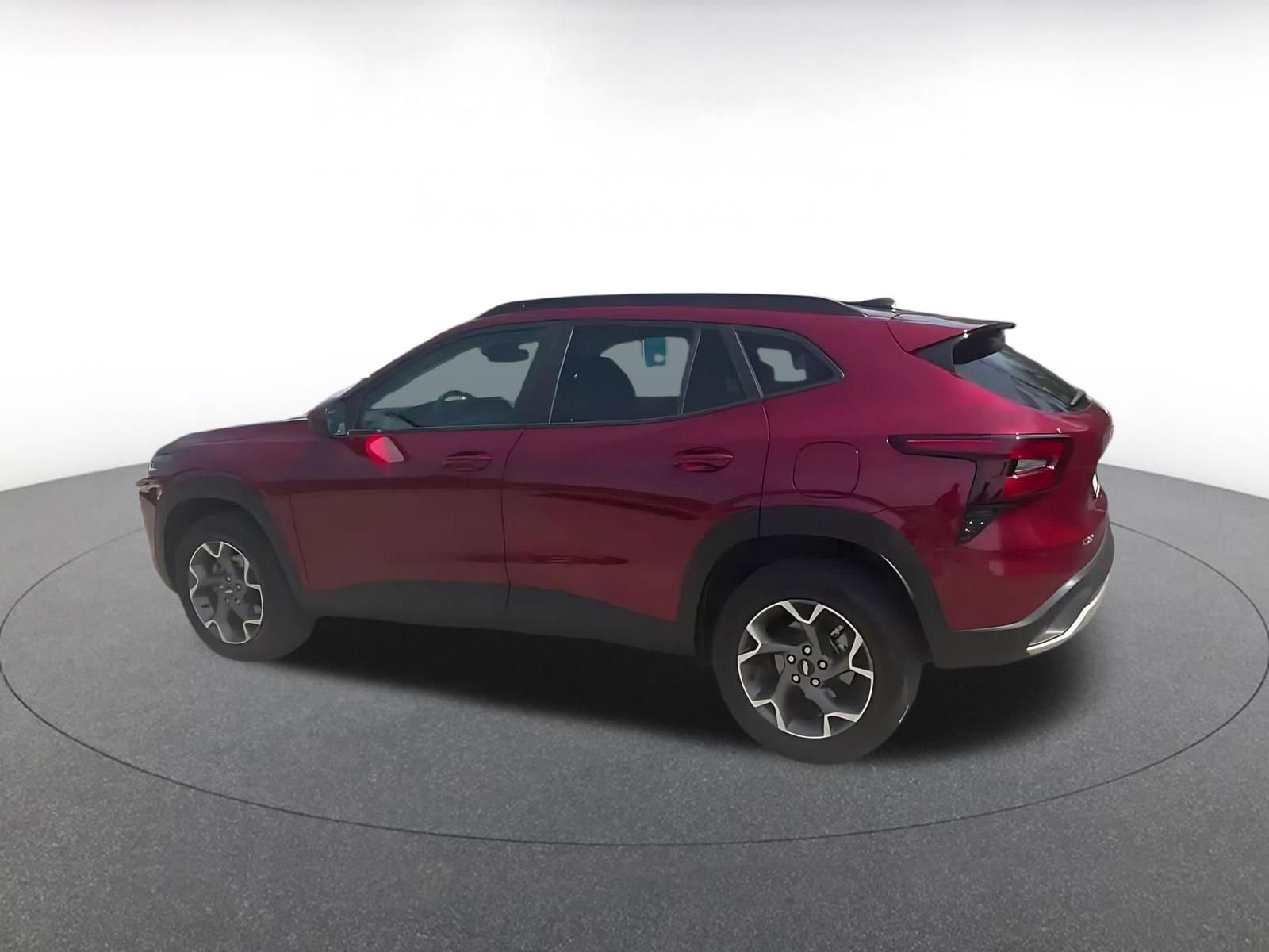 Used 2025 Chevrolet Trax LT image 10