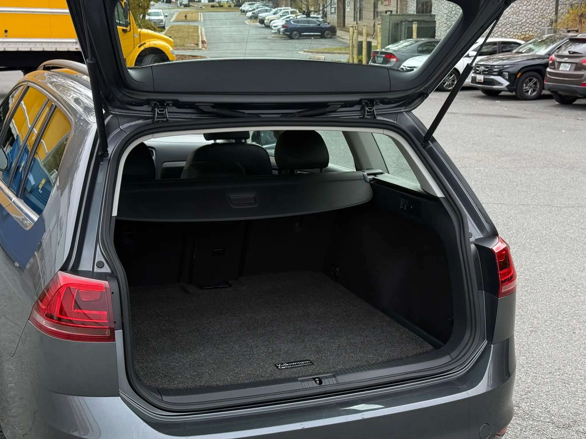 Used 2016 Volkswagen Golf Limited Edition image 17