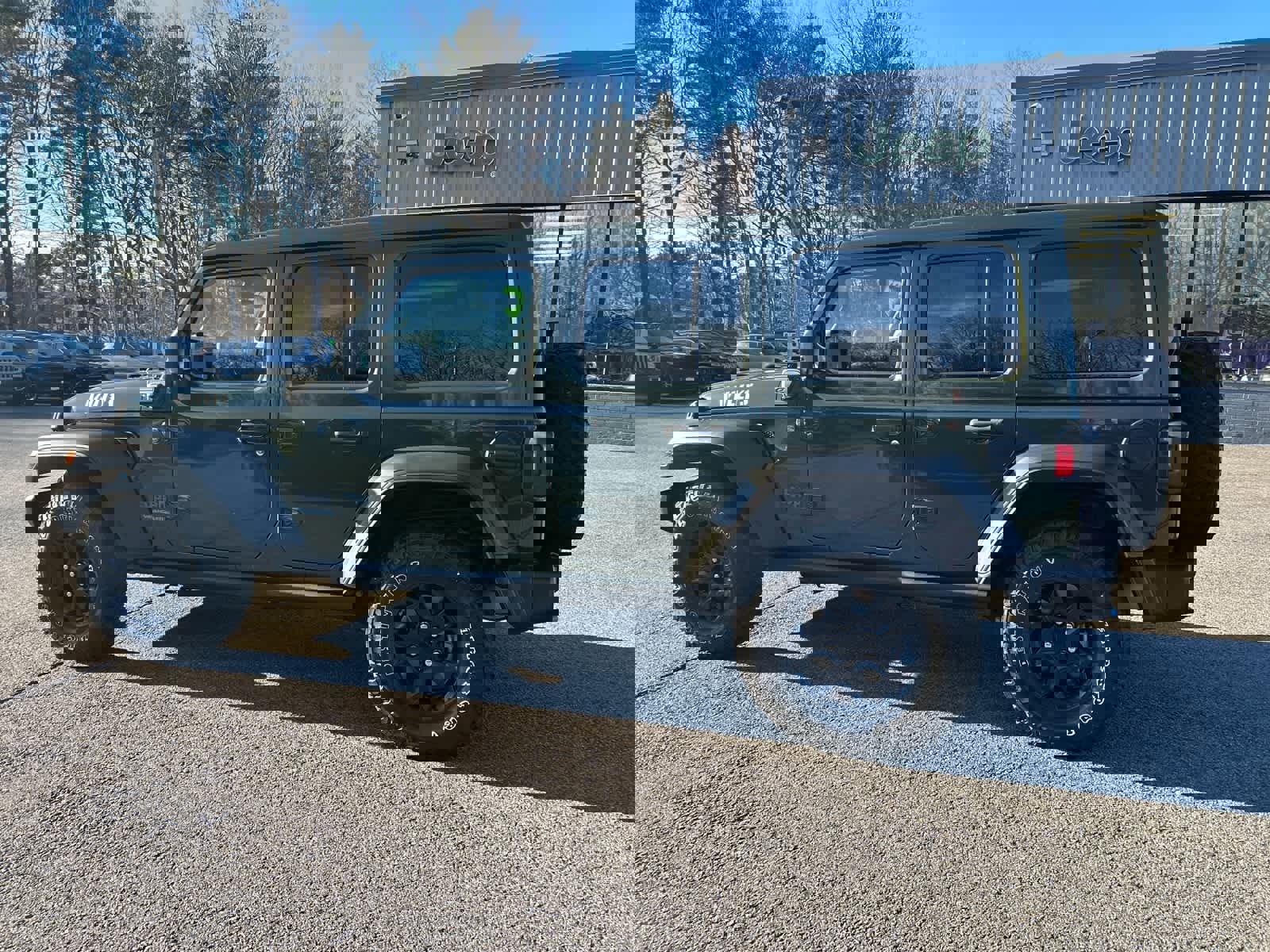 Used 2023 Jeep Wrangler Unlimited w/ Sun & Screen Package image 11