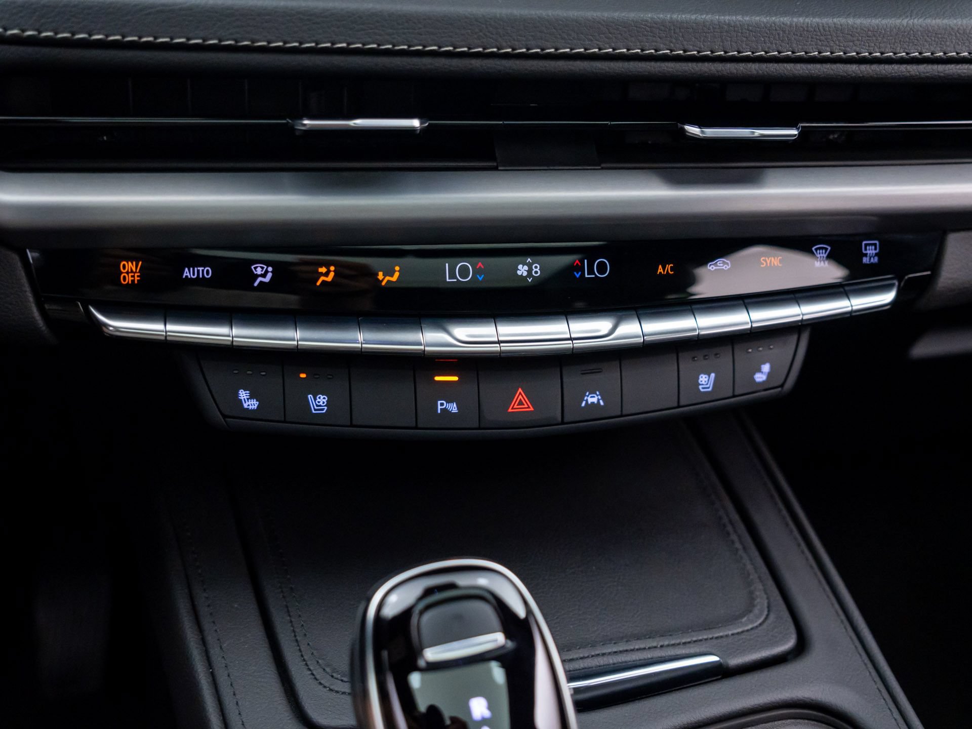 Certified 2024 Cadillac XT4 Premium Luxury w/ Technology Package FWD image 23