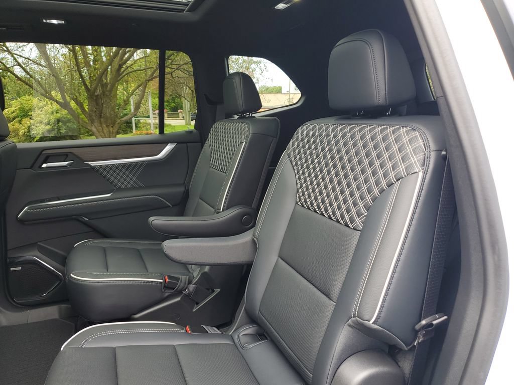 New 2027 GMC Acadia Denali w/ Denali Reserve Package AWD/4WD image 12
