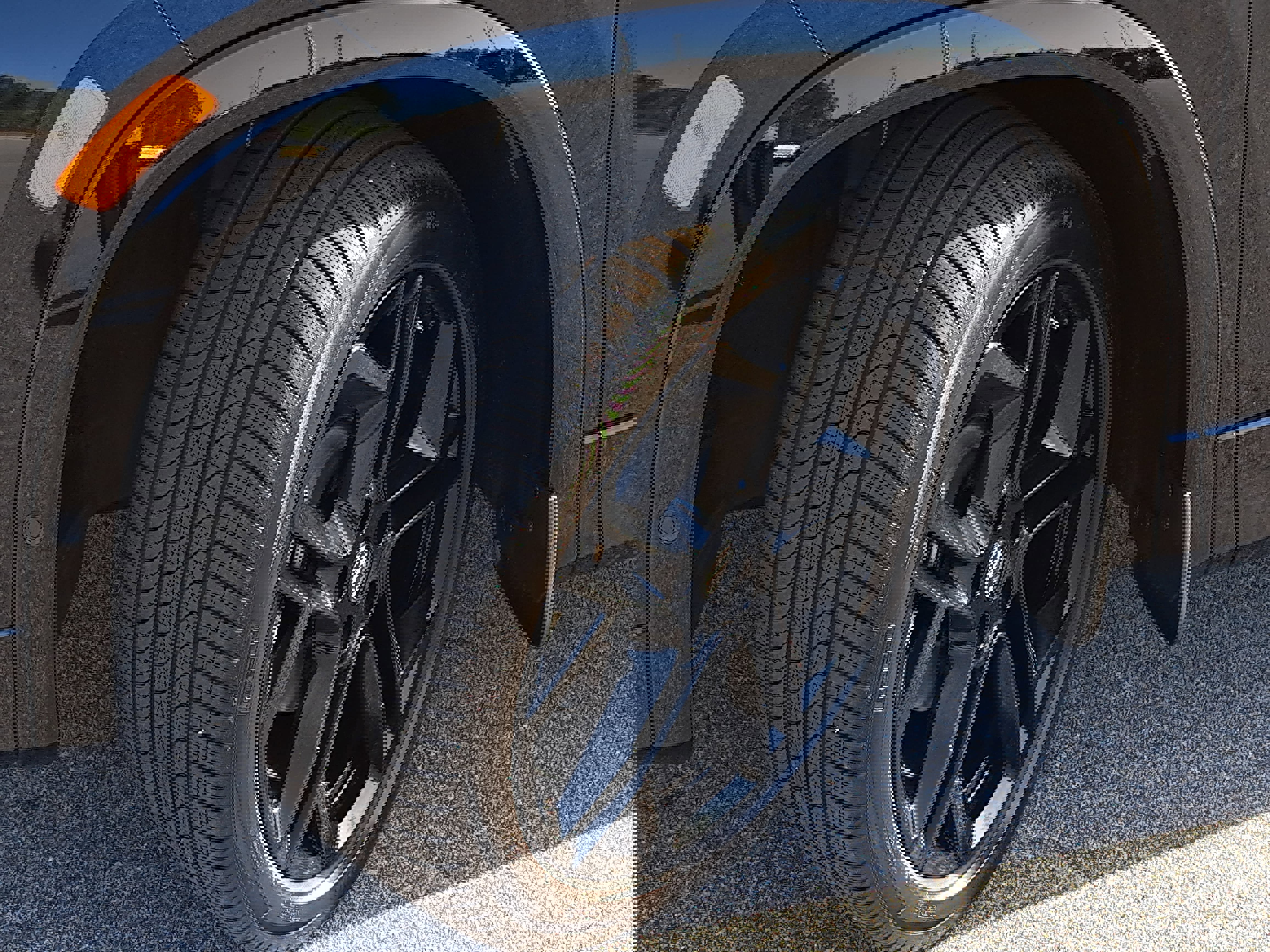 Used 2025 Volkswagen Tiguan SE R-Line image 31