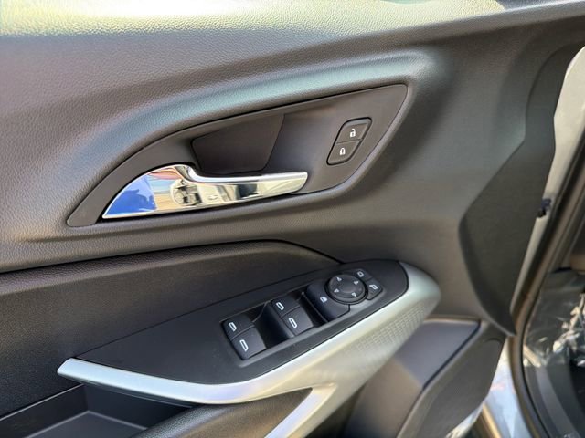 New 2026 Chevrolet Trax LS w/ LS Convenience Package FWD image 28