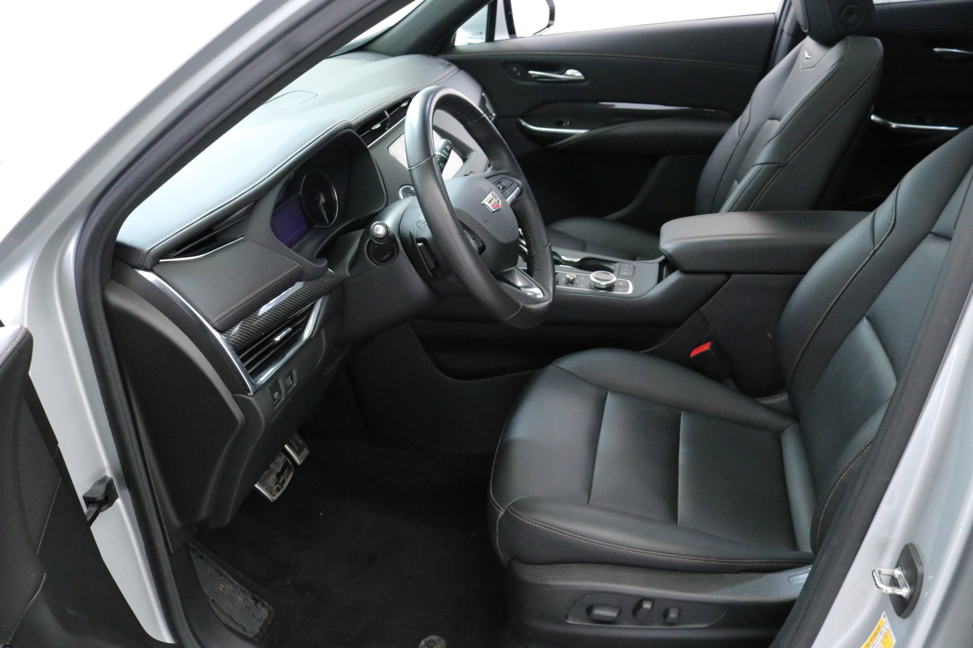 Used 2022 Cadillac XT4 Sport w/ Cold Weather Package image 25