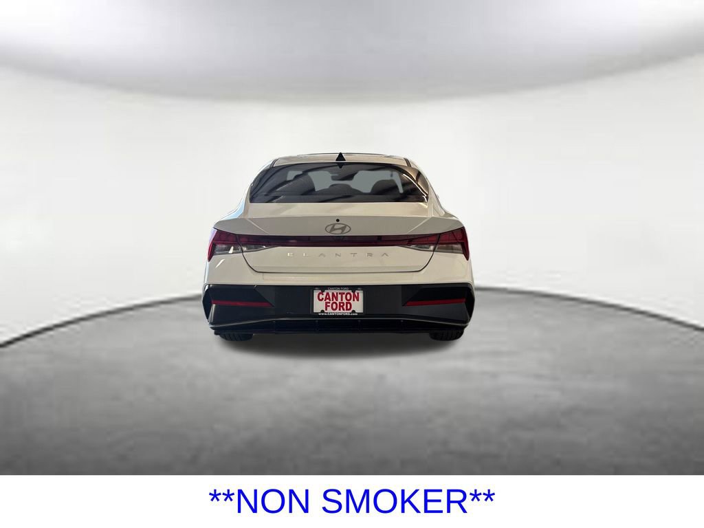 Used 2025 Hyundai Elantra SEL FWD image 5