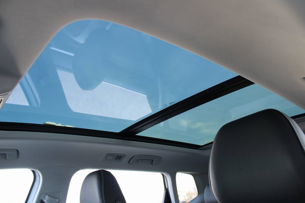 Certified 2025 Volkswagen Taos SE image 19