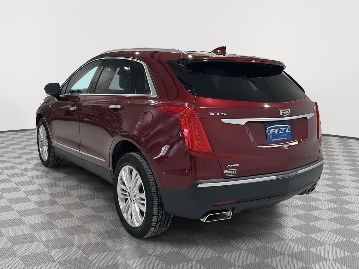 Used 2018 Cadillac XT5 Premium Luxury w/ Driver Assist Package image 3