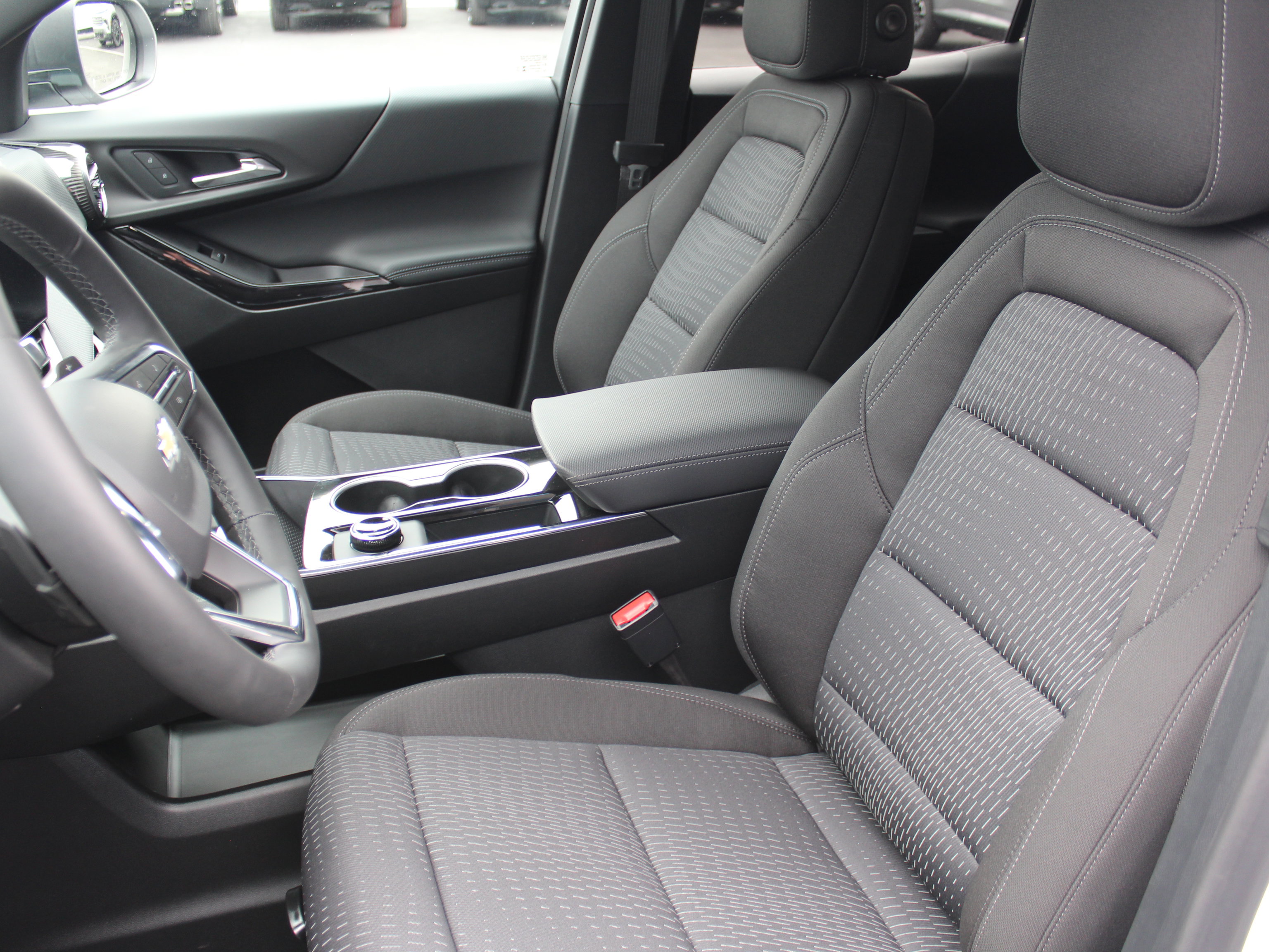 New 2026 Chevrolet Equinox LT w/ Safety and Technology Package image 9