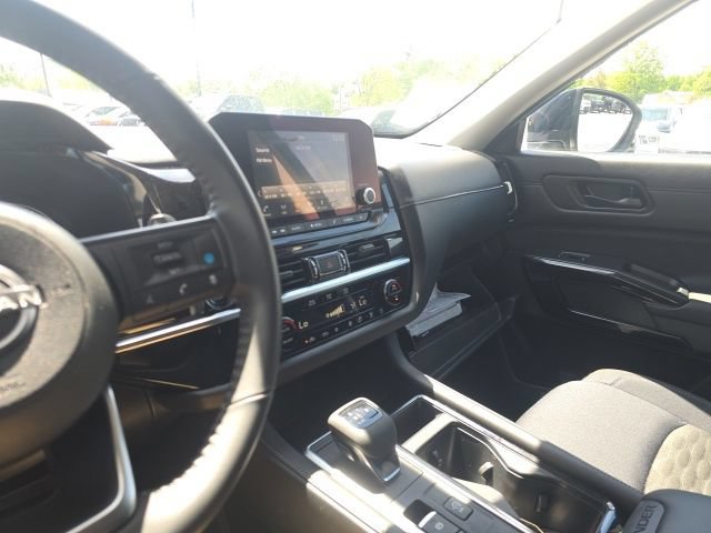 Used 2025 Nissan Pathfinder SV w/ Black Appearance Package AWD/4WD image 21