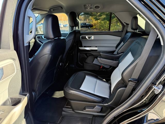 Used 2022 Ford Explorer XLT w/ Equipment Group 202A image 4