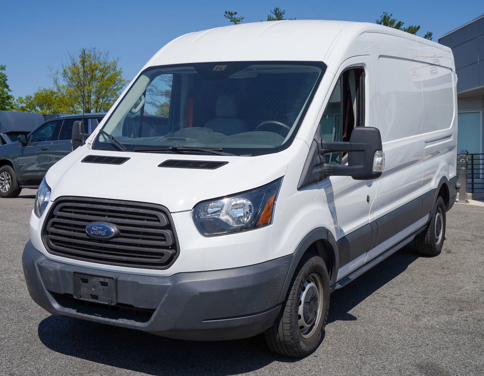 Used 2018 Ford Transit 250 148 Medium Roof RWD image 1