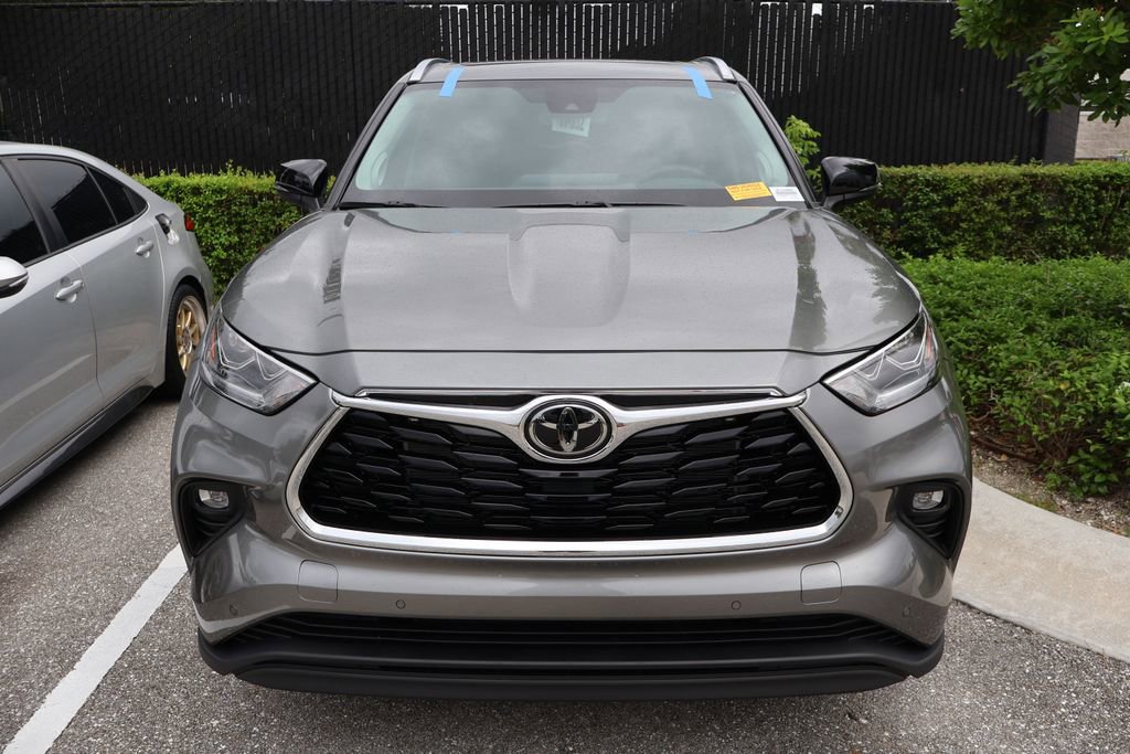 Certified 2026 Toyota Highlander Limited AWD/4WD image 5
