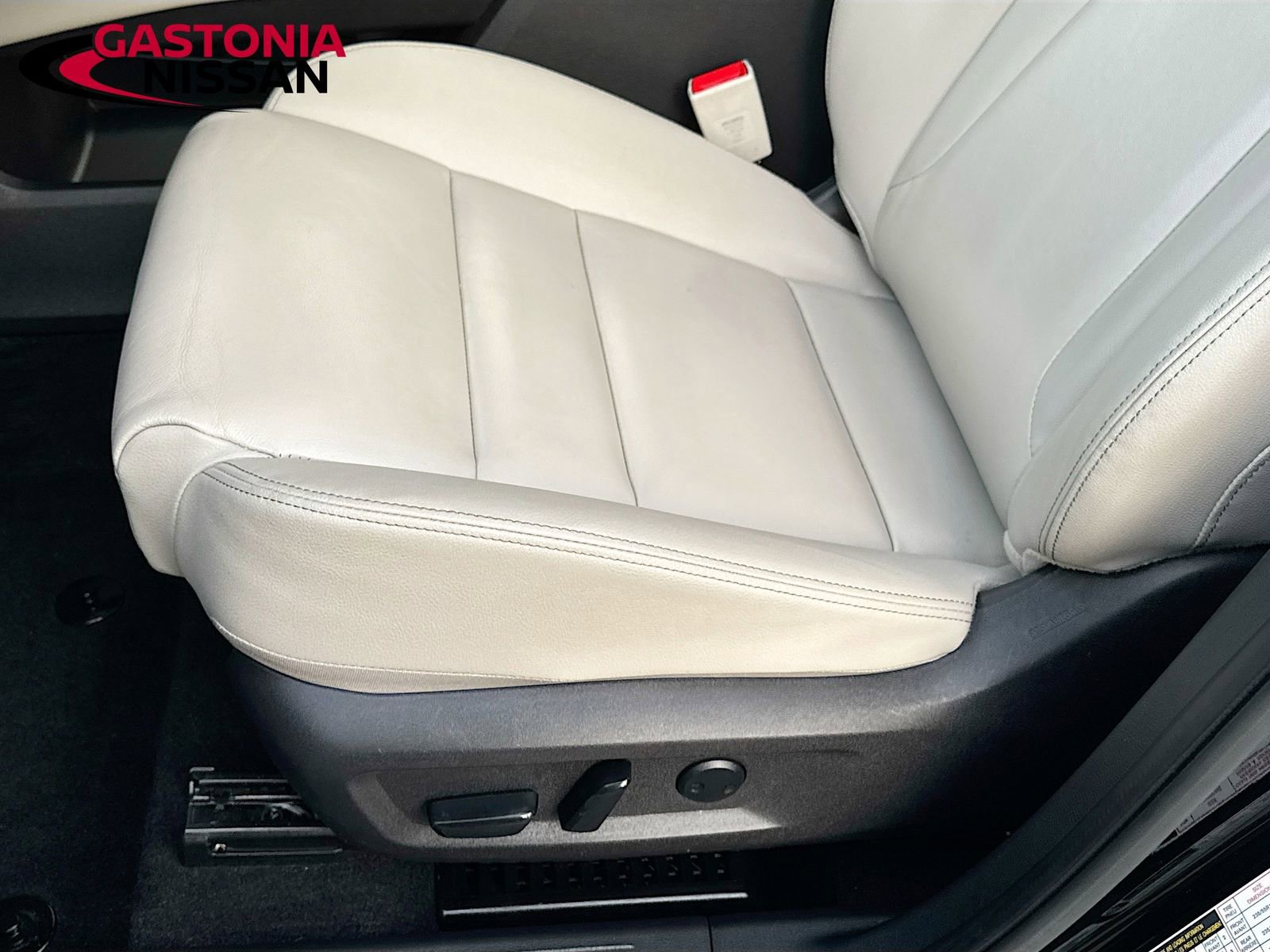 Used 2023 Nissan Rogue SL w/ SL Premium Package image 25