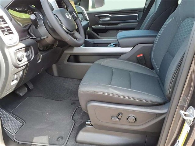 New 2026 RAM 1500 4x4 Crew Cab image 16