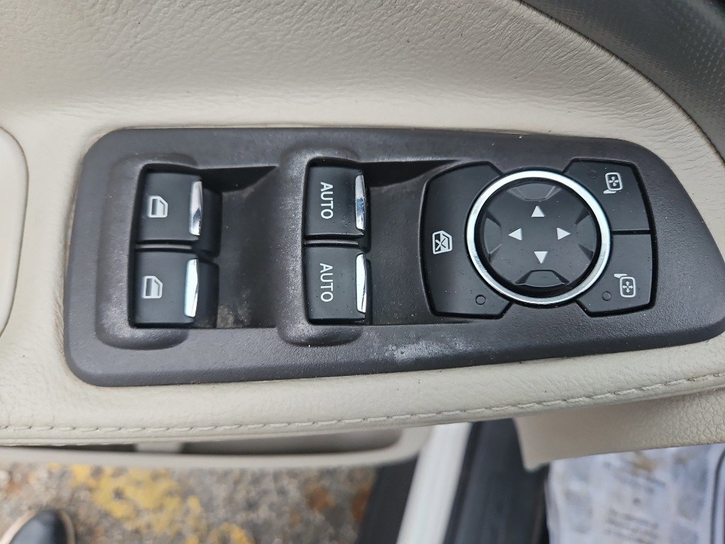 Used 2015 Ford Explorer XLT w/ Equipment Group 202B image 8