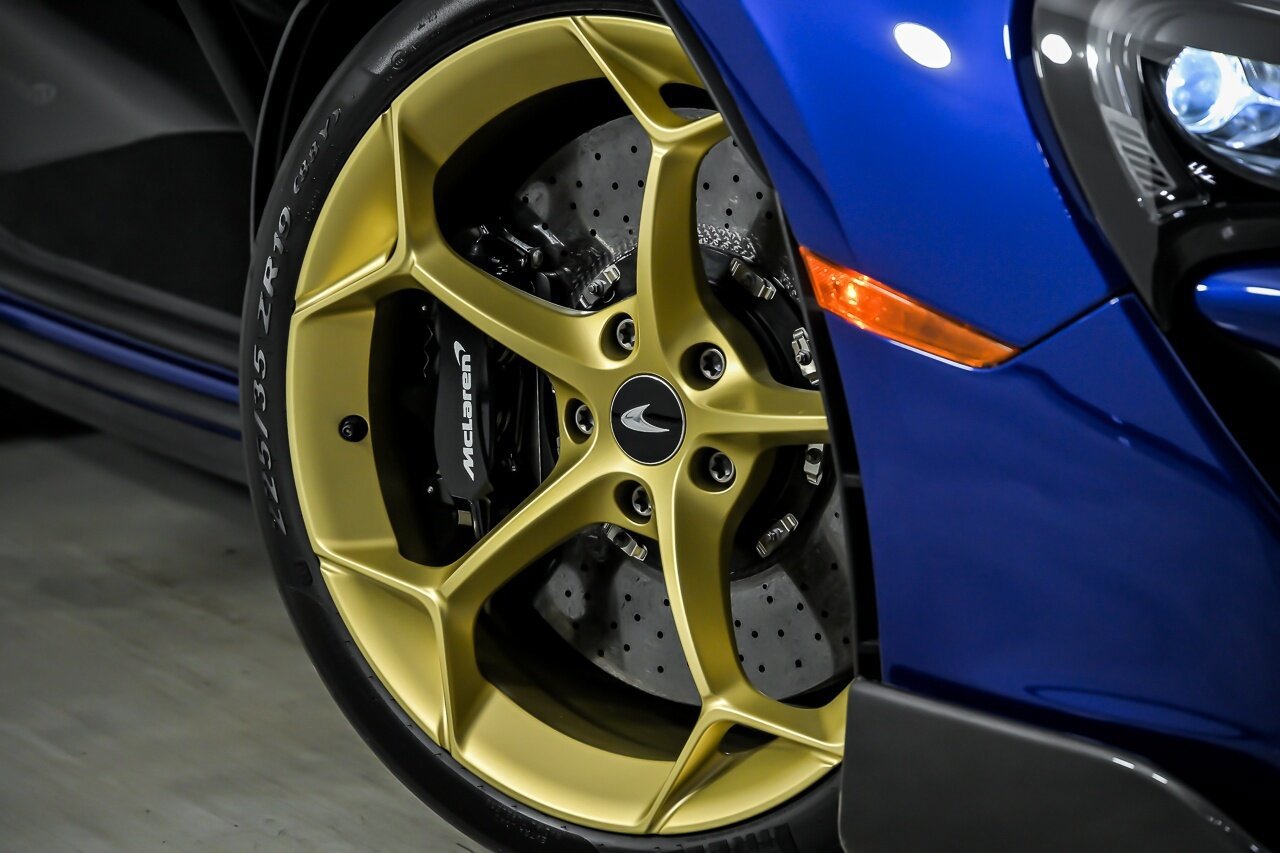 Used 2020 McLaren 600LT Spider RWD image 4