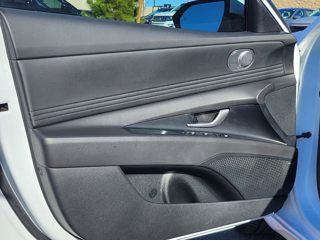 Certified 2024 Hyundai Elantra Limited image 29