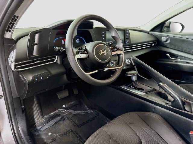 Used 2025 Hyundai Elantra SE FWD image 21