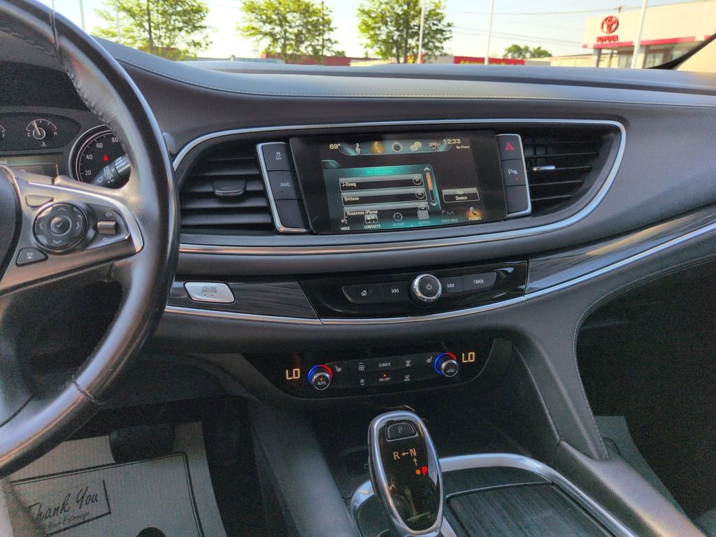 Used 2018 Buick Enclave Essence AWD/4WD image 17