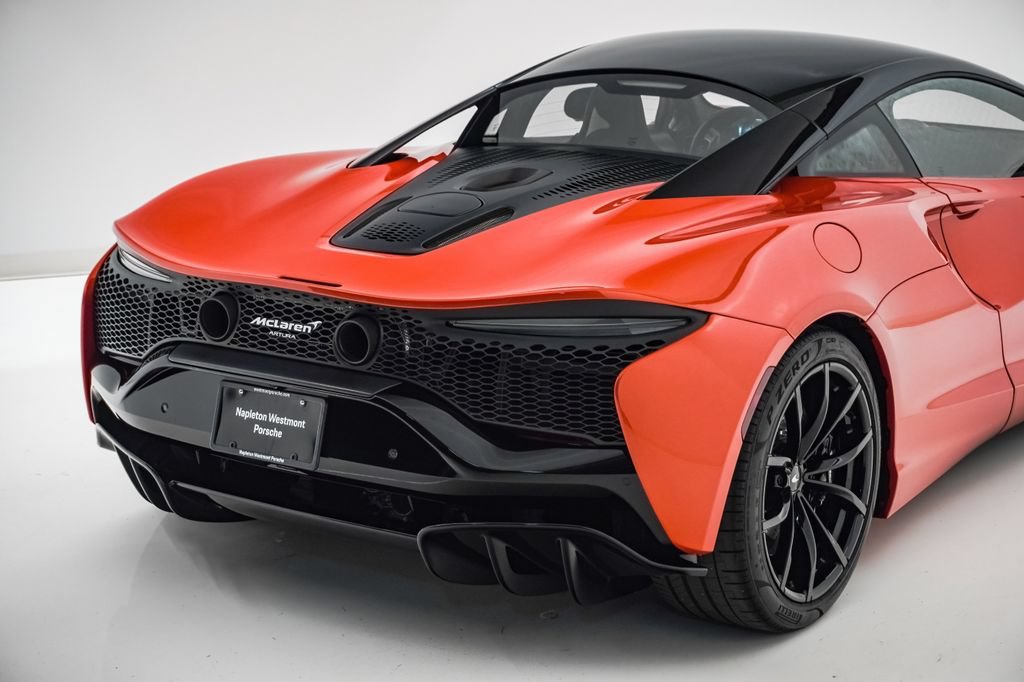 Used 2023 McLaren Artura RWD image 14