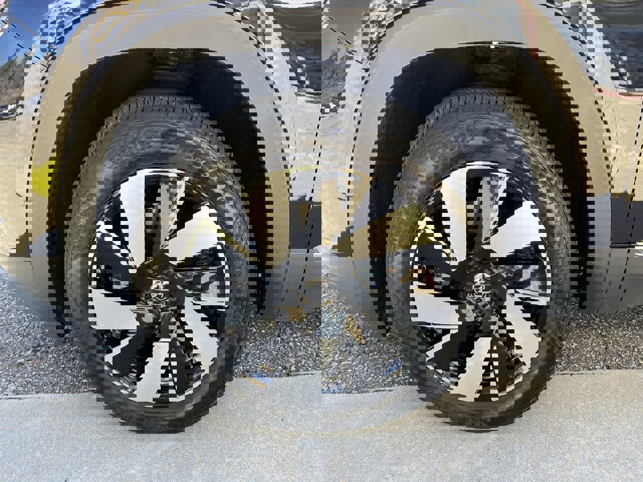 Used 2024 Volkswagen Atlas Cross Sport SEL image 13