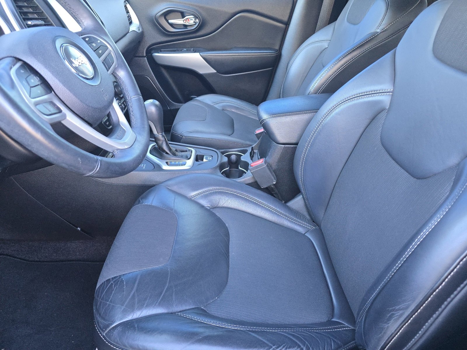 Used 2018 Jeep Cherokee Latitude Plus w/ Trailer Tow Group image 12