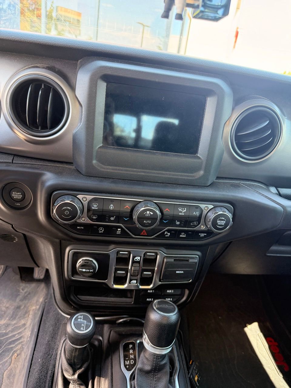Used 2020 Jeep Gladiator Sport w/ Quick Order Package 24S AWD/4WD image 16