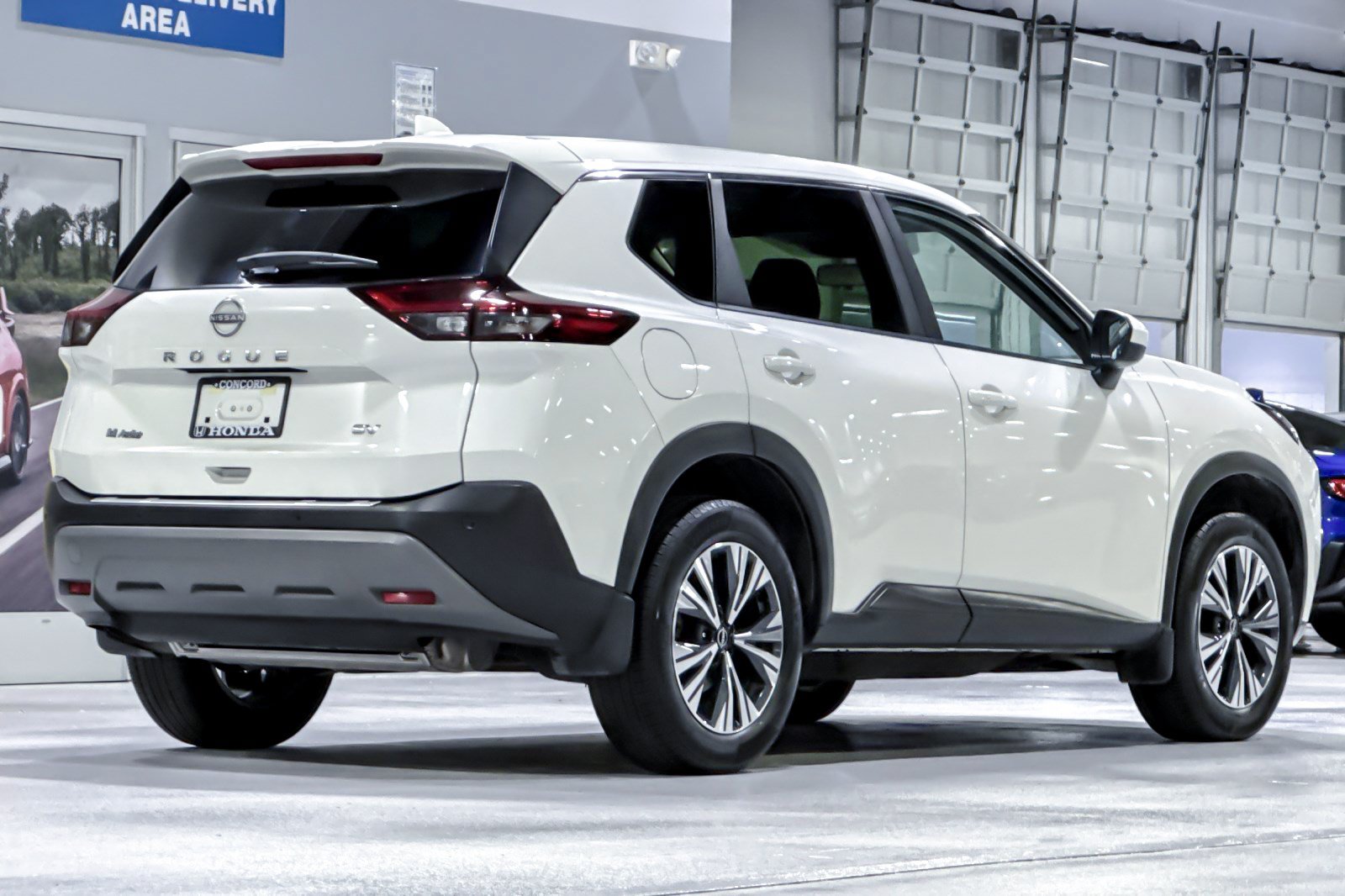 Used 2023 Nissan Rogue SV FWD image 8