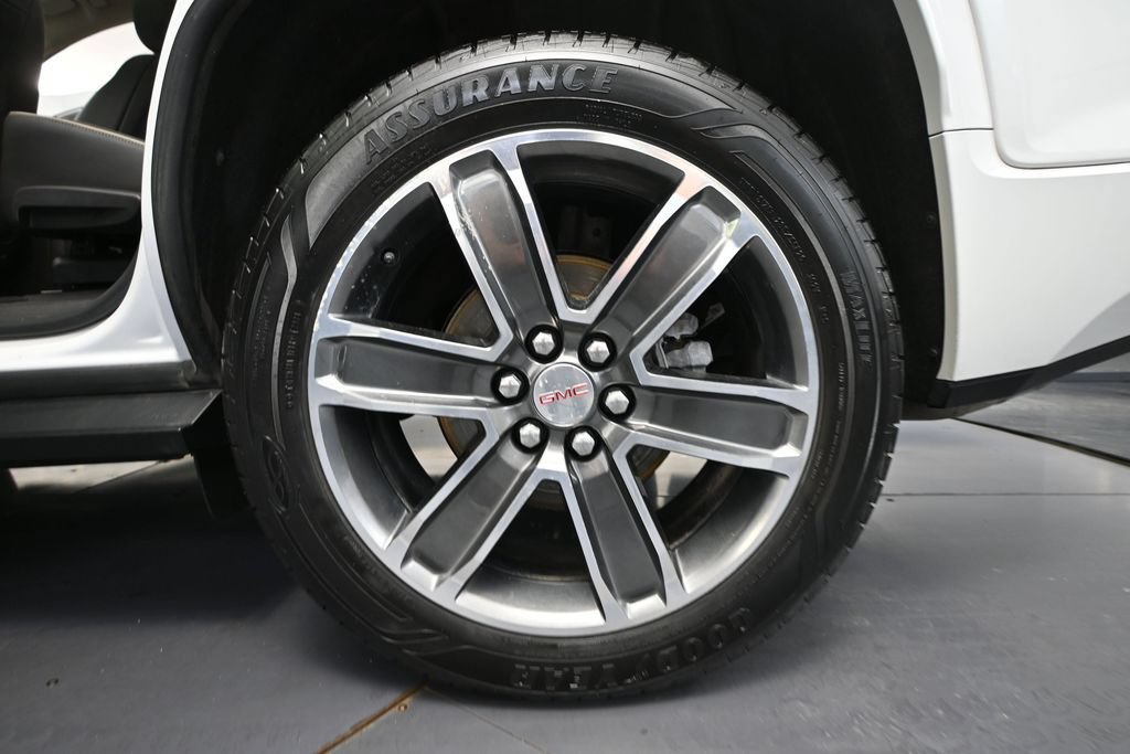 Used 2018 GMC Acadia Denali w/ Technology Package AWD/4WD image 9