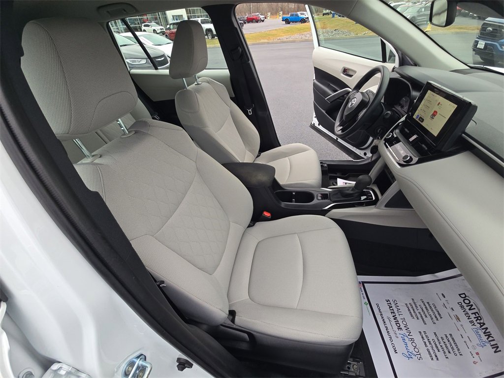Used 2025 Toyota Corolla Cross L image 29