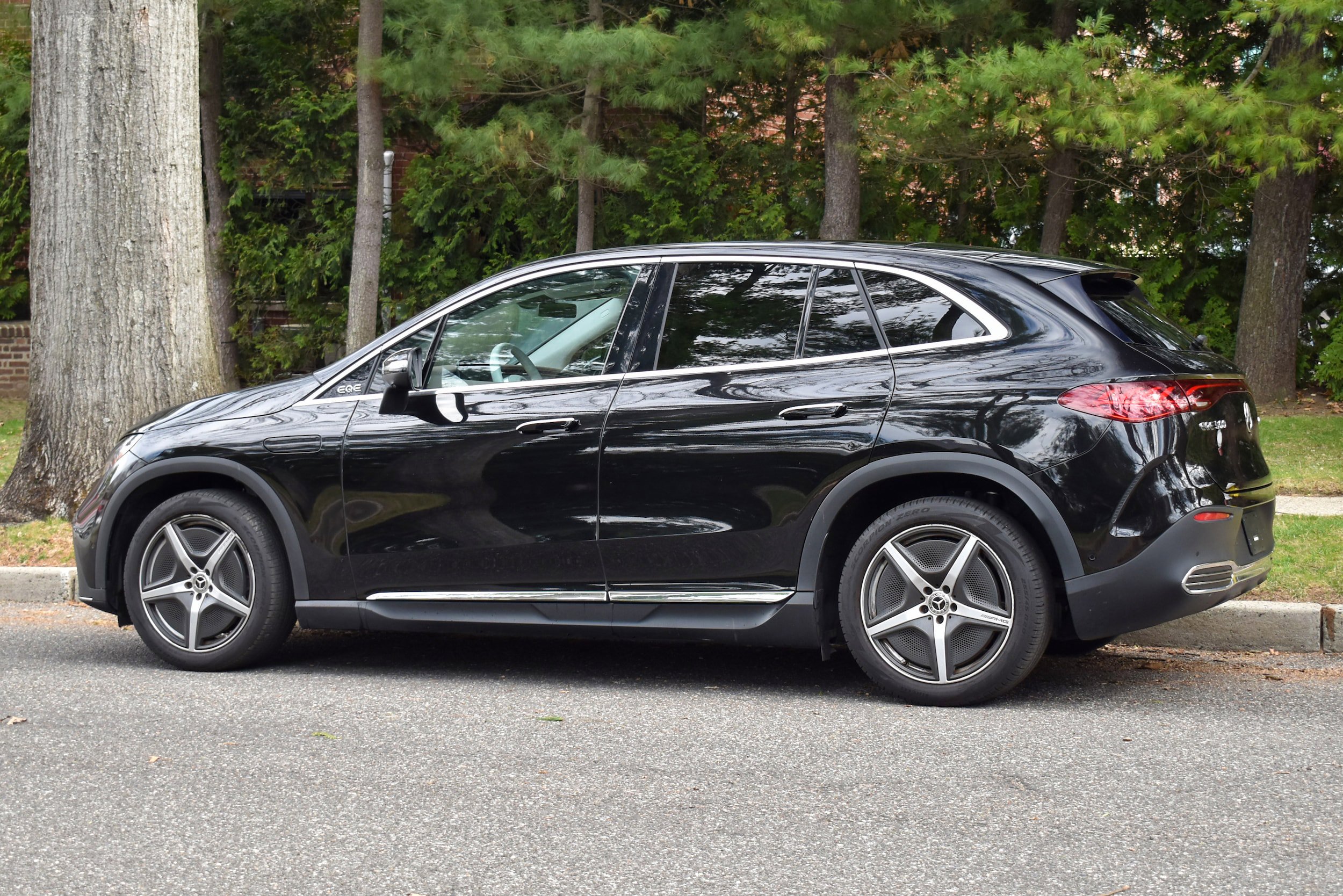 Used 2023 Mercedes-Benz EQE 500 4MATIC SUV image 5